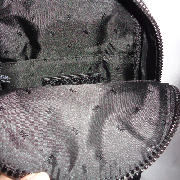 MICHAEL KORS COOPER SLINGPACK MENS - Picture 7 of 7